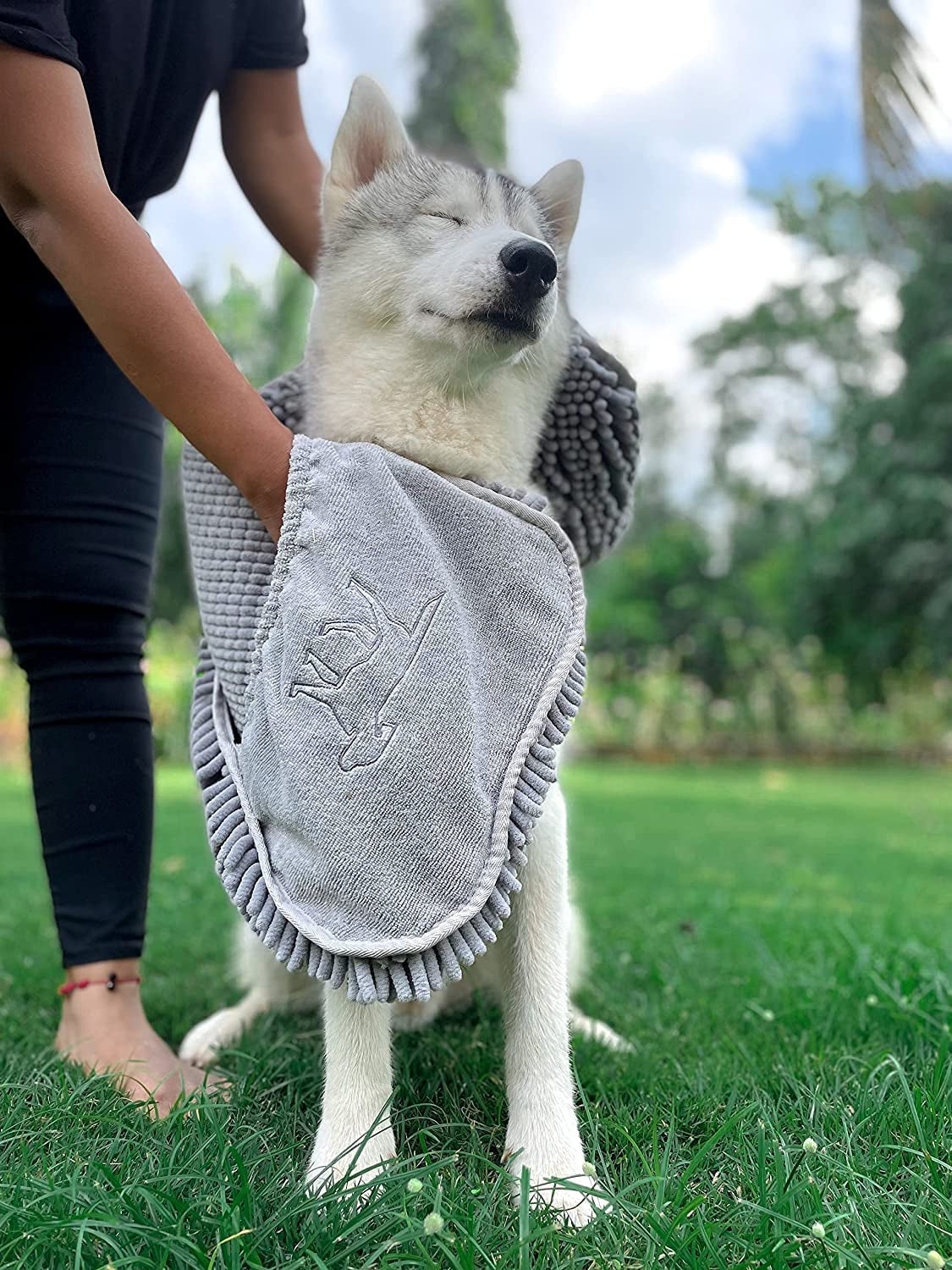 Ultra Absorbent Microfiber Dog Towel - Extra Large 35x15 Size with Comfortable Hand Pockets, Ideal for Indoor and Outdoor Use, Durable and Machine Washable